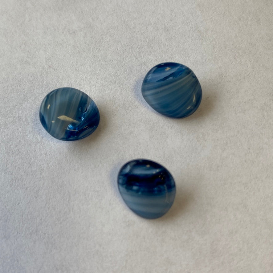 Togl Buttons - Glass Blue Oval Shank - 11MM