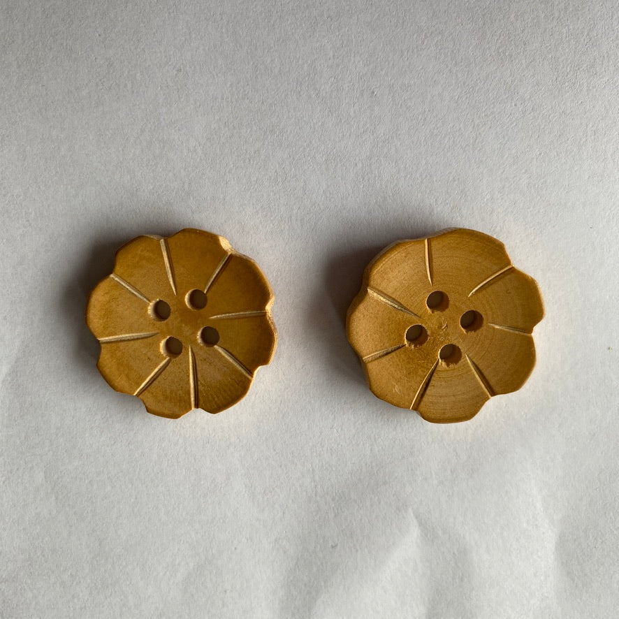 Togl Button - Yellow Light Wood Flower Round -25MM
