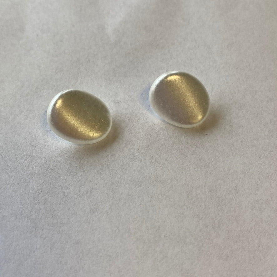 Togl Buttons - Glass Pearl White Oval Shank - 14MM