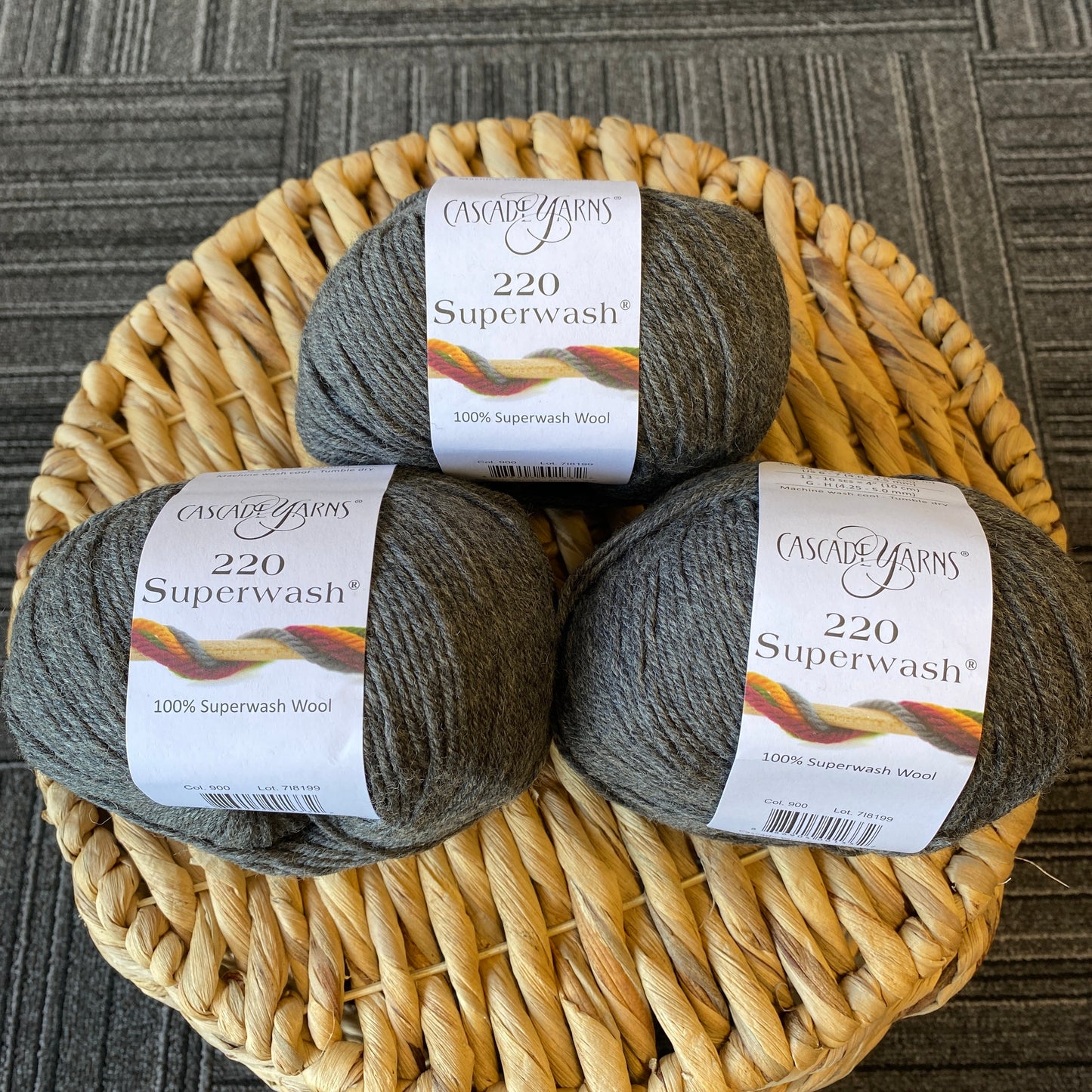 Cascade 220 Superwash - Grey - 900