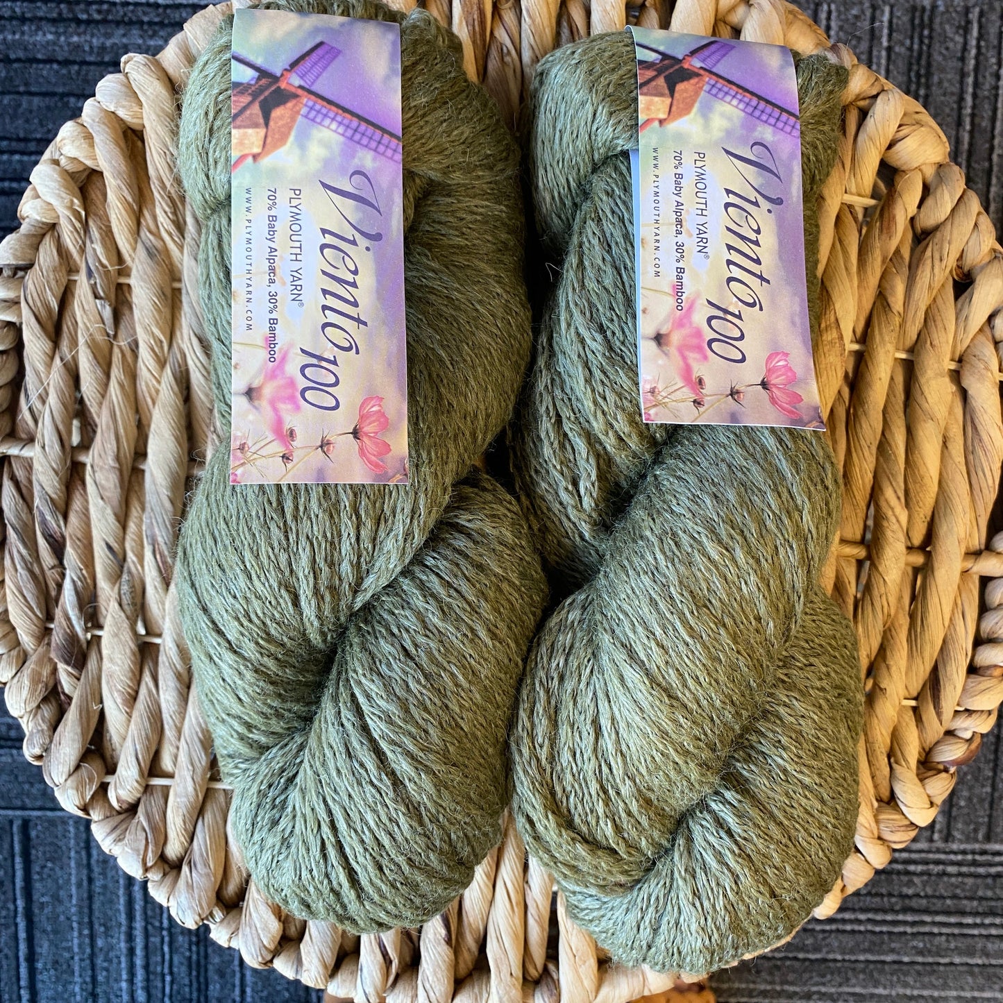 Plymouth Yarn - Viento 100 - Asparagus 121 - 70% Baby Alpaca, 30% Bamboo - Bulky