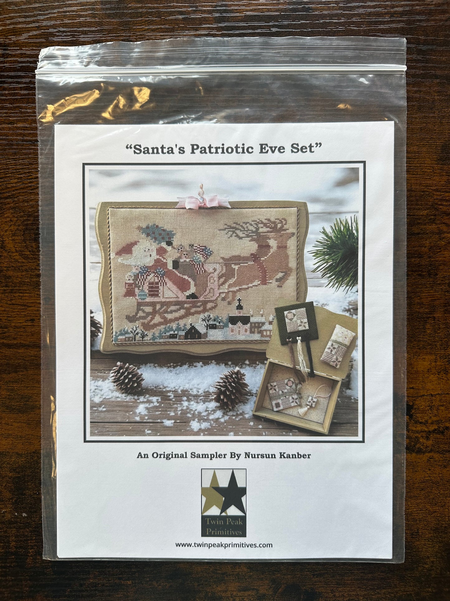Twin Peak Primitives - Santa's Patriotic Eve