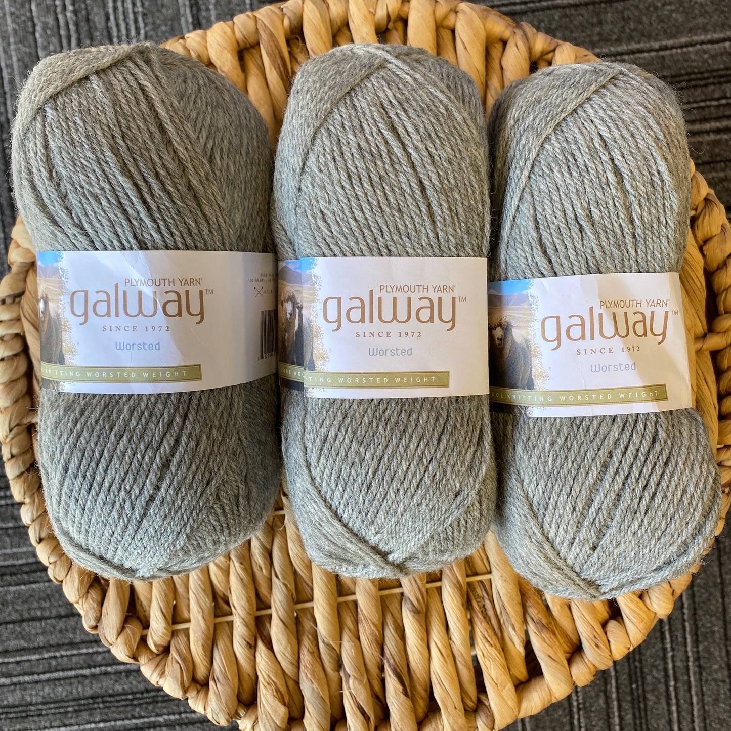 Plymouth Yarn Galway Worsted 100% Wool Light Gray Heather 702