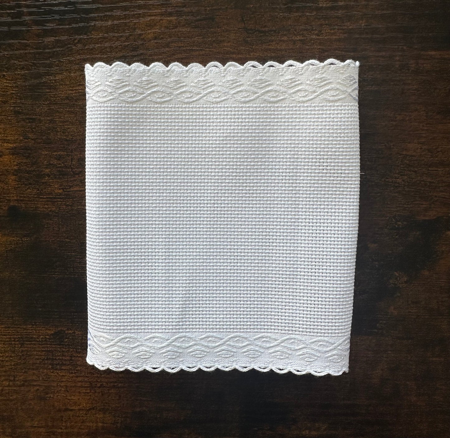 Fleur de Paris - White - 16 Count - 1.5 ft x4”